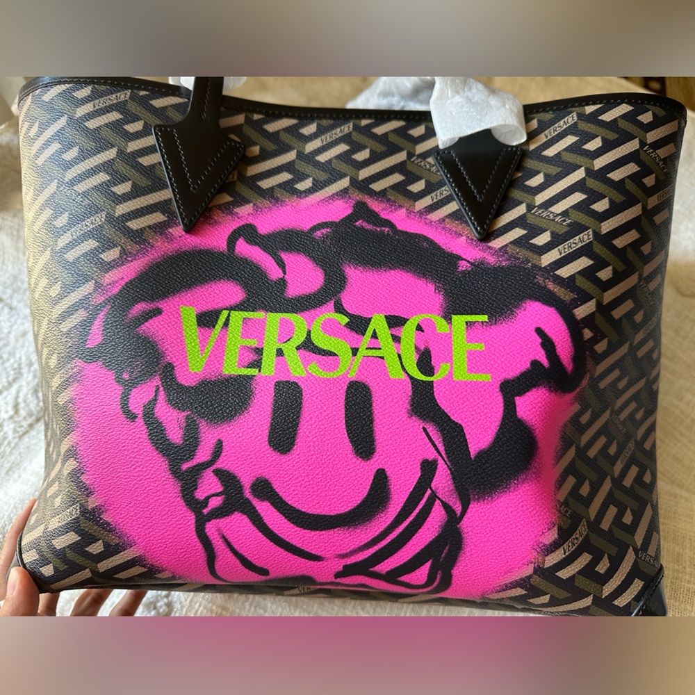 Brand new Versace Grecca limited edition tote bag with pouch